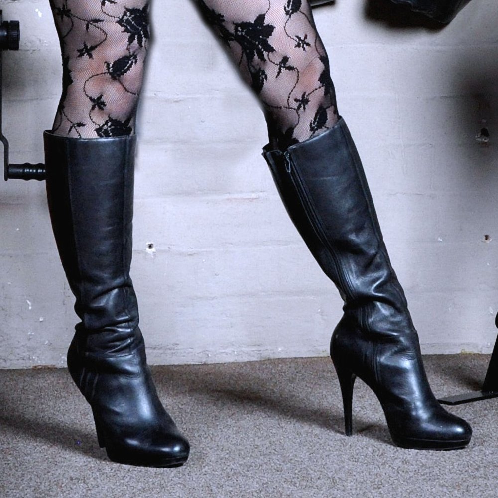 Aldo Zientara Black Platform Boots in size-37